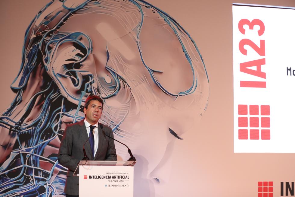 Carlos Mazón apuesta por poner la inteligencia artificial para “agilizar y simplificar trámites administrativos”