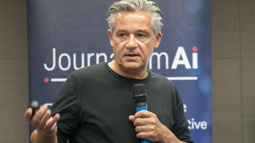 Charlie Beckett: “La inteligencia artificial también será una amenaza para el negocio del periodismo”