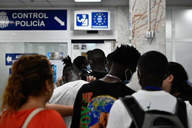 El Consell acusa al Gobierno de “dejar al margen” a las CCAA en el reparto de 400 menores migrantes y lo ve “inasumible”