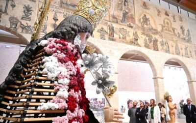 La exposición gratuita sobre la restauración del Cadafal de la Virgen amplia su estancia en Valencia