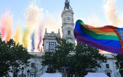Compromís denuncia que el ayuntamiento adjudicó la barra del Orgullo LGTBI a la misma empresa que puso el catering en la charla antiabortista de Vox