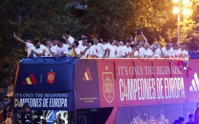 La selección española celebra en Madrid su victoria en la Eurocopa, en imágenes
