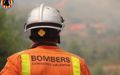 Un incendio forestal en Ontinyent obliga a desalojar la zona de Pou Clar