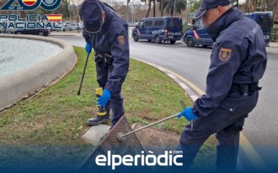 Unos turistas pierden el móvil en una alcantarilla de Valencia y activan a la Unidad Especial de Subsuelo de la Policía para recuperarlo