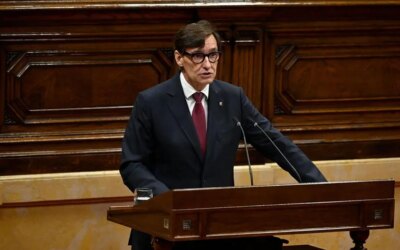 Illa propone un «cambio de época» y reclama la amnistía para Puigdemont en su discurso de investidura
