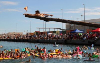 Las Fiestas Patronales de Puerto de Sagunto congregan a miles de personas en sus cucañas