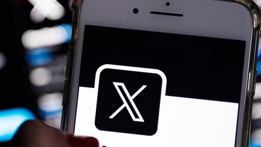 ¿Qué es Grok, la nueva IA de X (Twitter) que podría desbancar a ChatGPT?