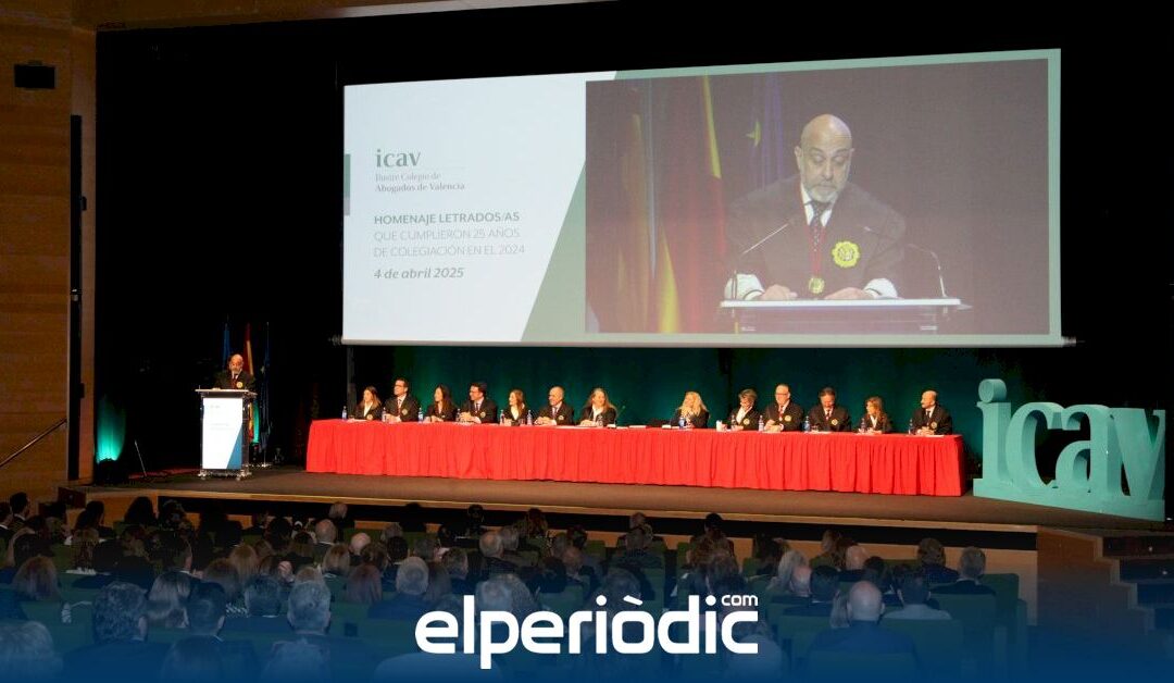 Más de un centenar de abogados del ICAV reciben un homenaje por sus 25 años de ejercicio profesional