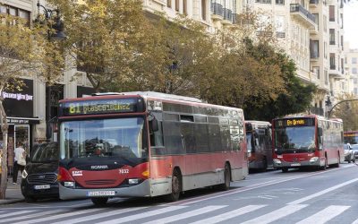 Detienen a un hombre por masturbarse en un autobus de la EMT mientras miraba a una pasajera