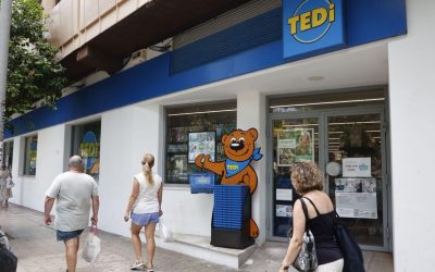 Incendio Tedi València | Buscan a un hombre por intentar prender fuego a otro Tedi en València